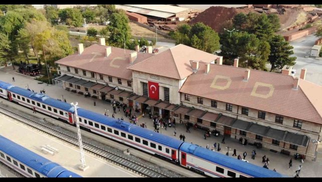 Depremlerin yıkamadığı bina: Erzincan Tren Garı