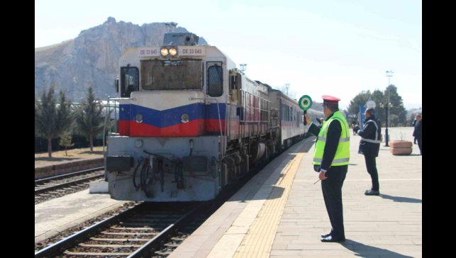 İranlı turistler nevruz için Tahran-Van trenini tercih etti