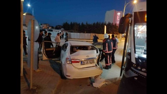 Malatya'da trambüs ile otomobil çarpıştı: 5 yaralı