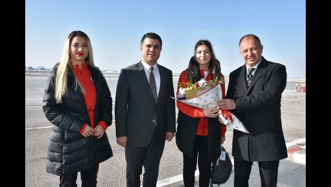 Damala Köse çiçeklerle karşılandı