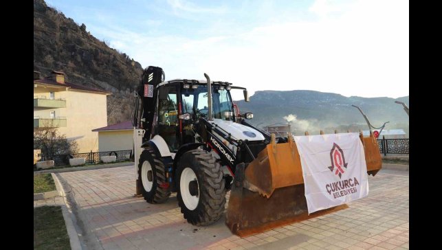 Çukurca Belediye Başkanı Demir, şirket aracını belediyeye tahsis etti