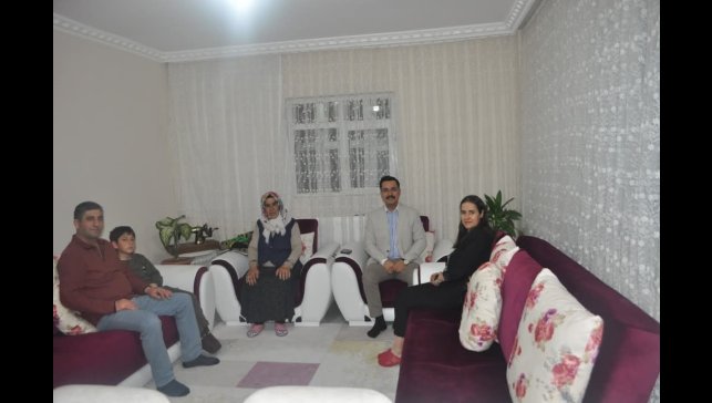 Akyaka Kaymakamı İsmail Demirtaş, iftarını şehit ailesiyle açtı