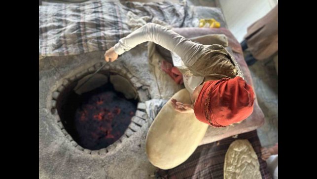 Dağ köyünden çıkıp açtığı fırında tandır ekmeği yaparak patron oldu