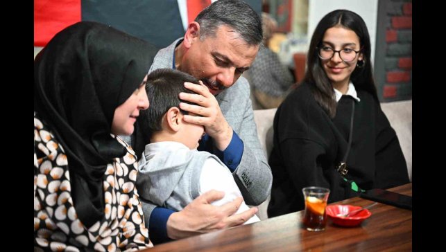 Dünya Yetimler Günü'nde iftar sofrasında buluştular