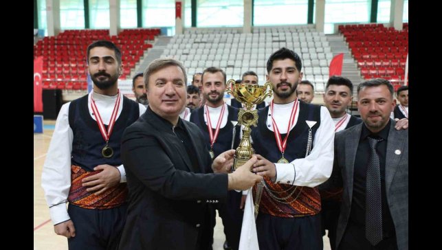 Erzincan'da Halk Oyunları İl Birinciliği müsabakaları yapıldı