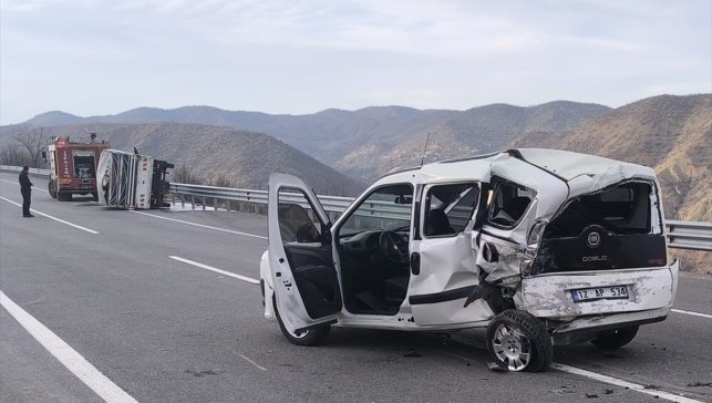 Bingöl'de trafik kazasında 4'ü jandarma personeli 5 kişi yaralandı