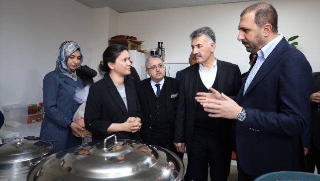 AK Parti Bitlis Milletvekili Bedirhanoğlu, Güroymak'ta ziyaretlerde bulundu