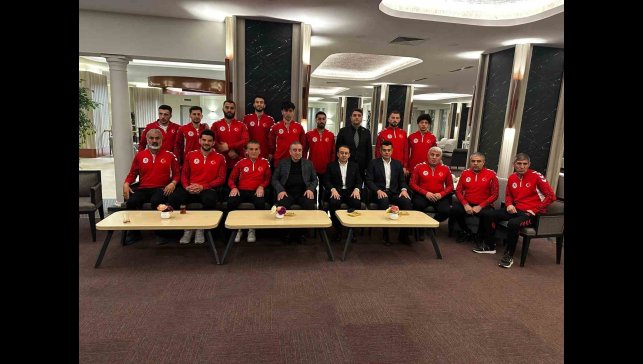 Boks milli takımına moral ziyaret