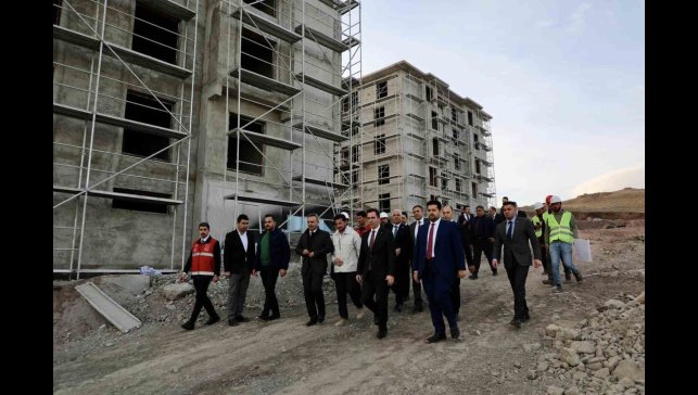 Vali Karakaya, Ahıska Türkleri için yapılan konutlarda incelemede bulundu