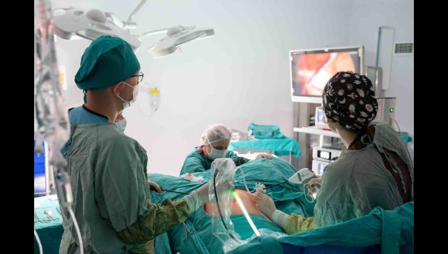 Karın ağrısıyla gitti, rahminden 7 kiloluk tümör çıktı