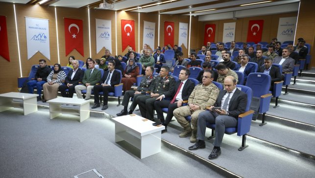 Hakkari'de şehit ailelerine devlet övünç madalyası ve beratı verildi