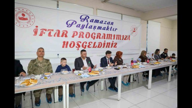 Başkale'de anlamlı iftar buluşması