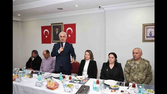 Muş Valisi Çakır, şehit aileleri ve gazilerle iftar sofrasında buluştu