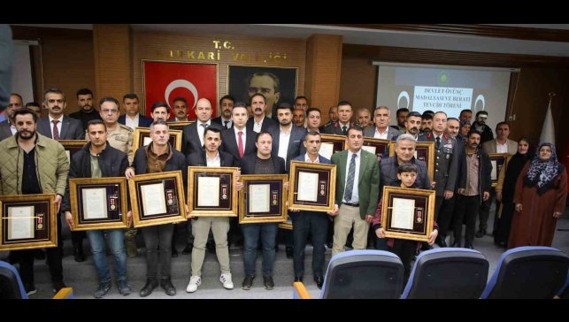 Hakkari'de şehit ailelerine devlet övünç madalyası verildi