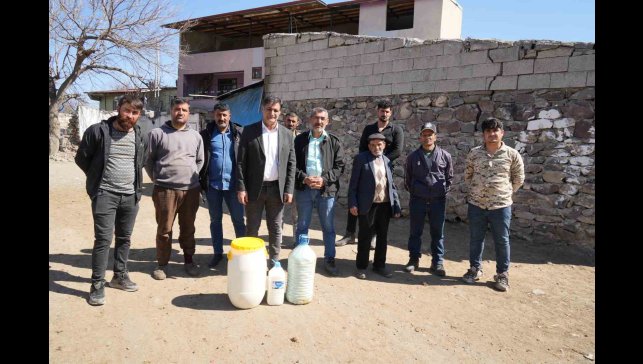 Iğdır'da süt üreticileri sütlerinin zamlı fiyattan alınmamasına tepki gösterdi