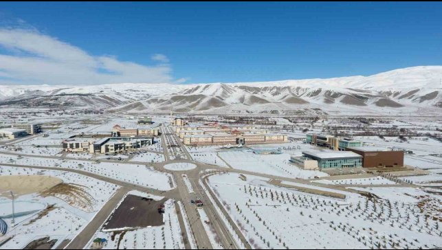 Erzincan'da uçuşa ve eğitime kar engeli