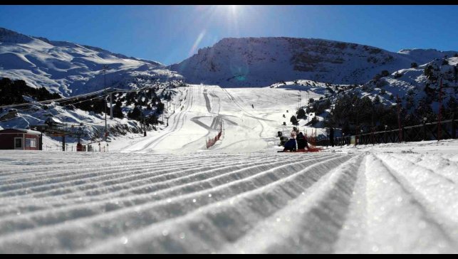 Kayak merkezlerinde en fazla kar kalınlığı 137 santimetreyle Ergan'da ölçüldü