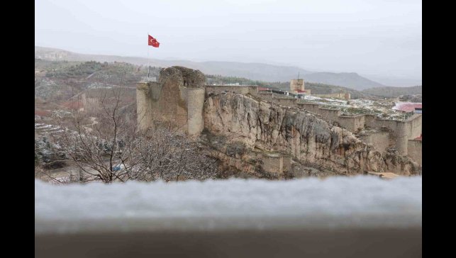 4 bin yıllık tarihi mahalle beyaza büründü