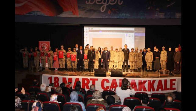 Çocuklardan duygulandıran çanakkale gösterisi