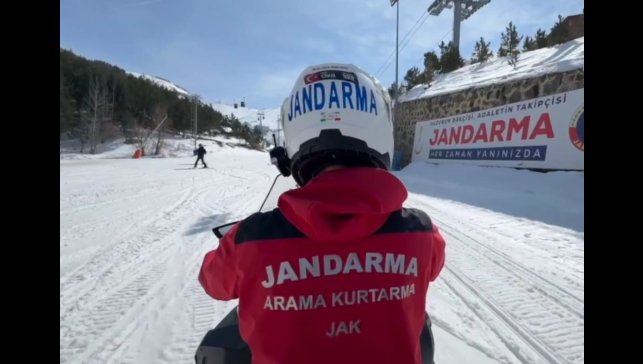 Jandarma ekipleri Palandöken Kayak Merkezi'nde denetimlerini sürdürüyor