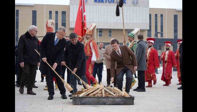 Öğrenciler nevruz ateşiyle ısındı