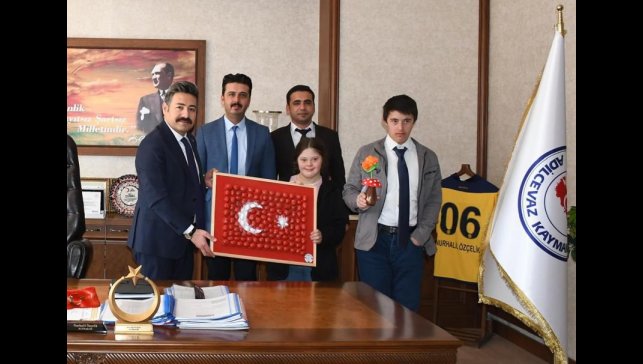 Down sendromlu öğrencilerden Kaymakam Özçelik'e ziyaret