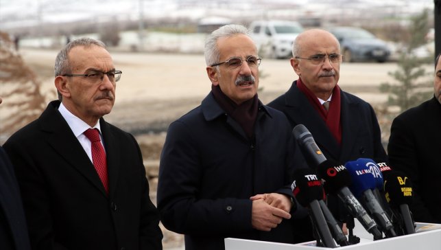 Bakan Uraloğlu'ndan, İstanbul'a 4,5 kilometrelik metro hattı açıklaması: