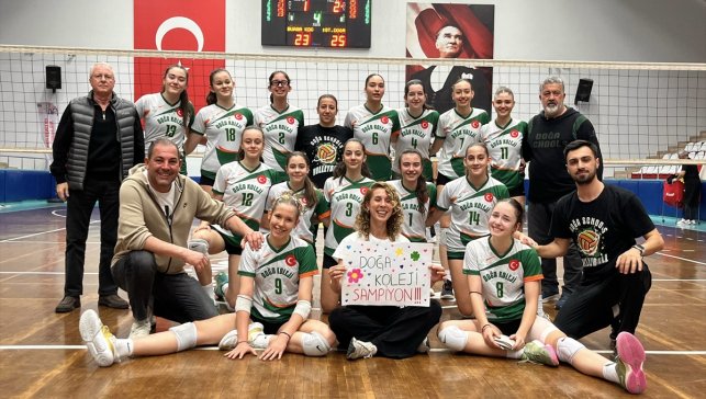 Doğa Koleji, ortaokullar voleybolda Türkiye şampiyonu oldu
