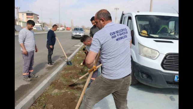 Iğdır'da bayram öncesi peyzaj ve temizlik çalışması yapılıyor
