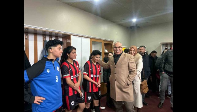 Ağrı ASPGSK kadın takımı, Vangücü Spor'u 3-2 mağlup etti