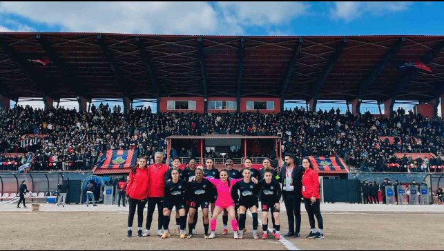 Yüksekova Spor Kadın Futbol Takımı Süper Lig'e yükseldi
