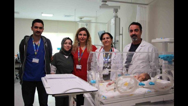 Doğuştan bağırsağının bir kısmı olmayan bebek Elazığ'da sağlığına kavuştu