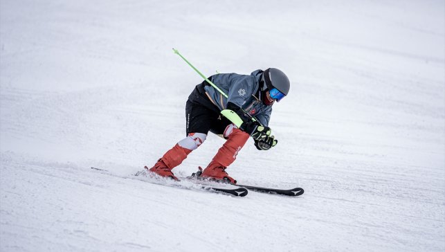 Otizmli ikiz milli kayakçılar, Fransa'da madalya peşinde