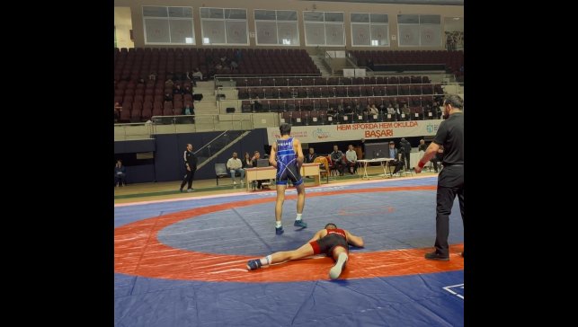 Elazığlı sporcu güreşte Türkiye şampiyonu oldu