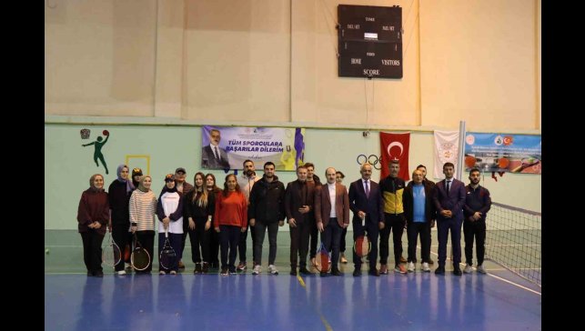 Oltu'da kort tenisi heyecanı