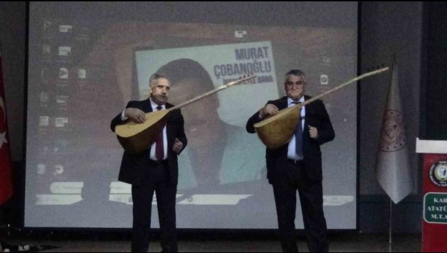 Kars'ta öğrenciler aşık Çobanoğlu'nu andı