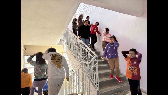 Tunceli'de afet farkındalık eğitimleri devam ediyor