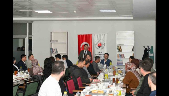 Eğitim camiası iftar yemeğinde buluştu
