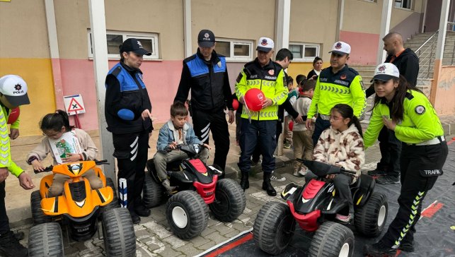 Tunceli'de öğrencilere trafik kuralları ve deprem eğitimi verildi