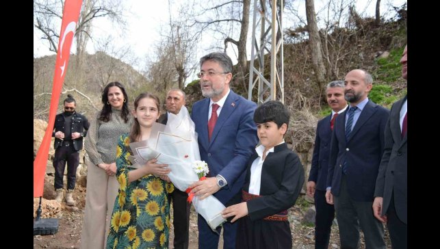 Tarım ve Orman Bakanı Yumaklı, Hakkari'nin Çukurca ilçesini ziyaret etti