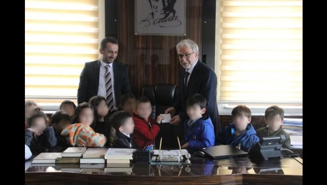 Kumbaralarındaki harçlıklarını Filistin'e bağışladılar