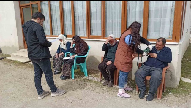 Tuşba ekipleri köy köy gezerek sağlık hizmeti veriyor