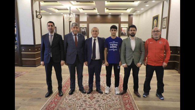 Vali Hatipoğlu, başarılı sporcuları ağırladı