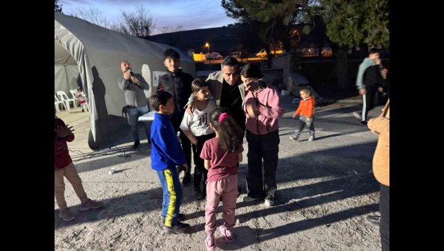 Akçadağ Belediye Başkanı Ulutaş, depremzedelerle iftar yaptı