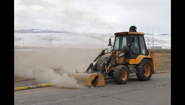Ardahan Belediyesi bahar temizliğine başladı