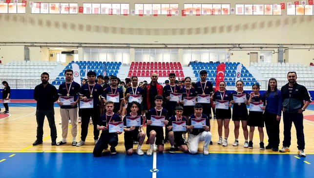 Hakkari'de Okul Sporları Yıldızlar ve Gençler Korfbol Grup müsabakaları tamamlandı
