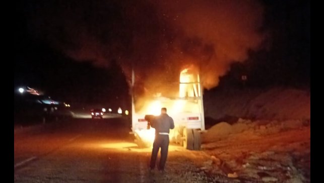 Malatya'nın Darende ilçesinde tır yangını kontrol altına alındı
