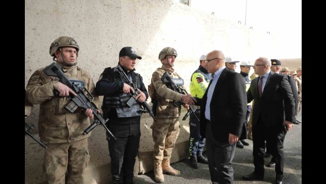 Ağrı Valisi Koç, Ramazan Bayramı'nda bayramlaşma ve ziyaretler gerçekleştirdi