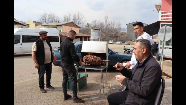 Bayramı cağ kebabı ile karşıladılar