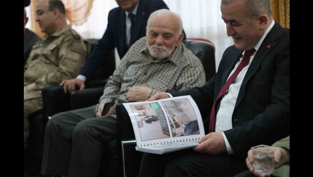 Huzurevindeki Mehmet amcanın sürprizi valiyi hem duygulandırdı hem gülümsetti